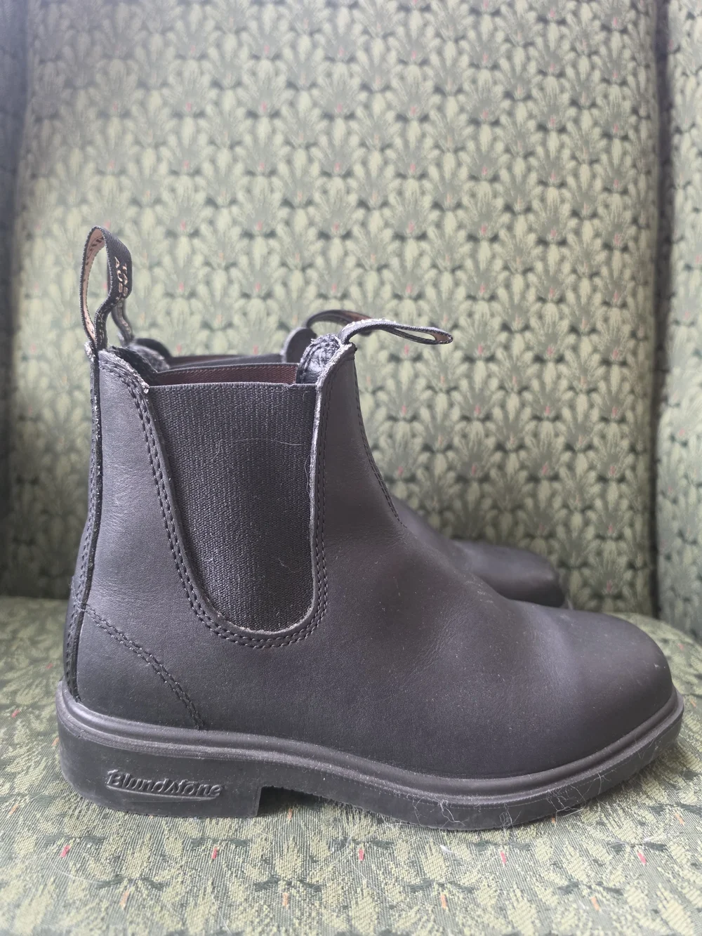 Blundstone Black Leather Chelsea-Style Chukka Boots